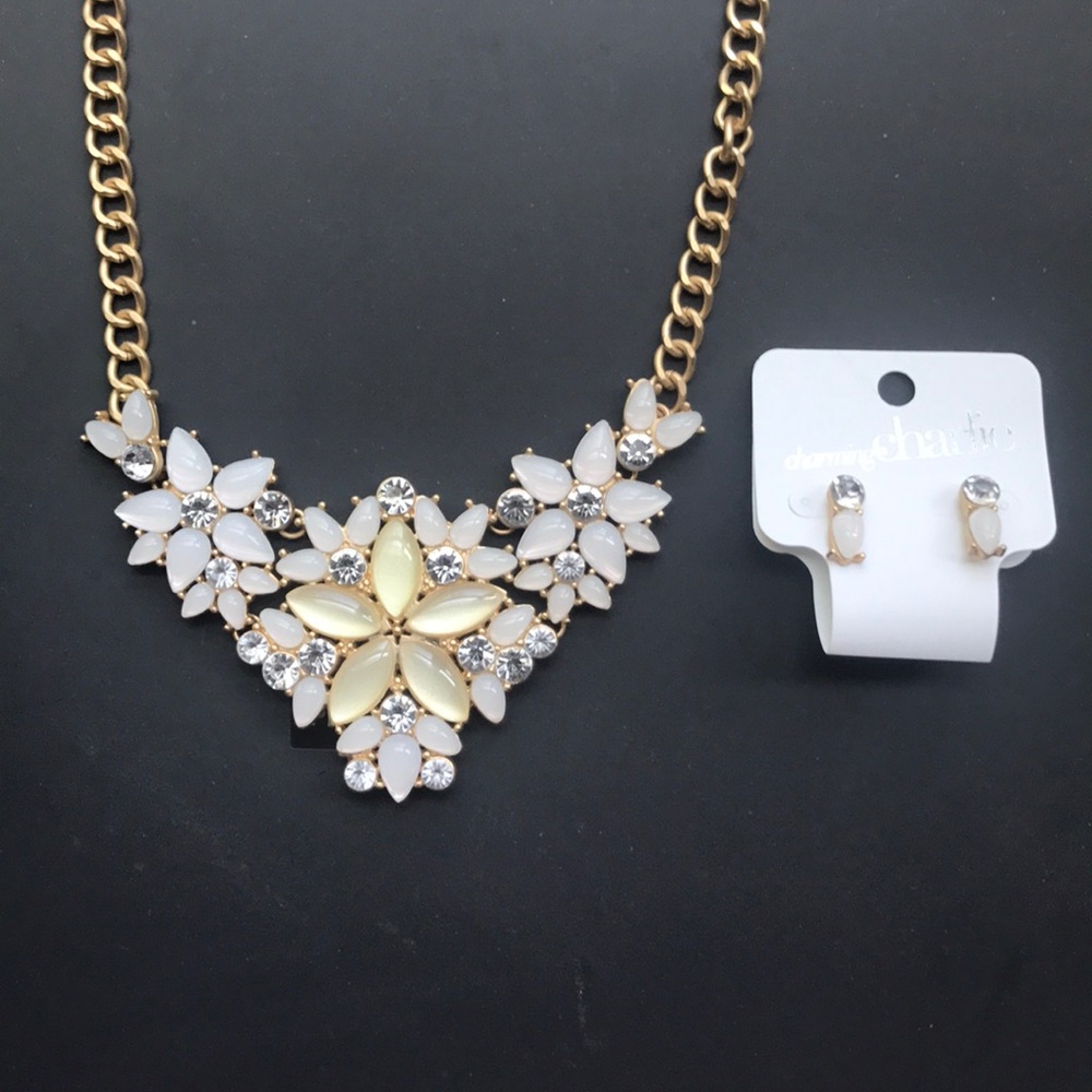 Charming Charlie sparkling necklace